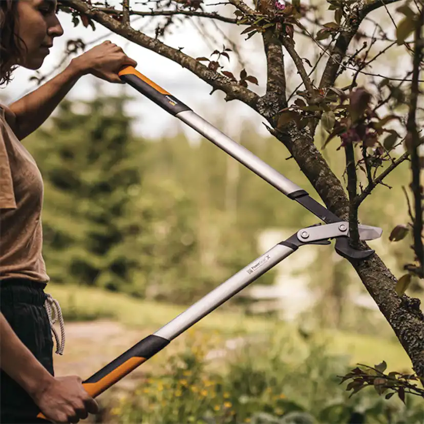 Grensax Fiskars Powergear X LX98 med Sidoskär