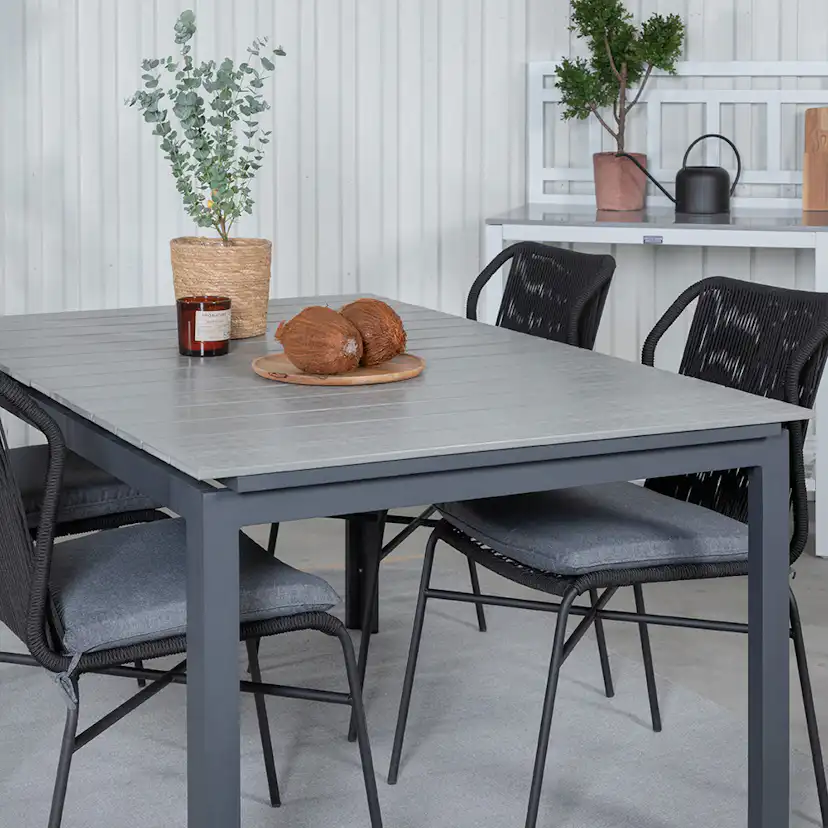 Matgrupp Venture Home Lova med 4 Jefferson Stapelbara Matstolar