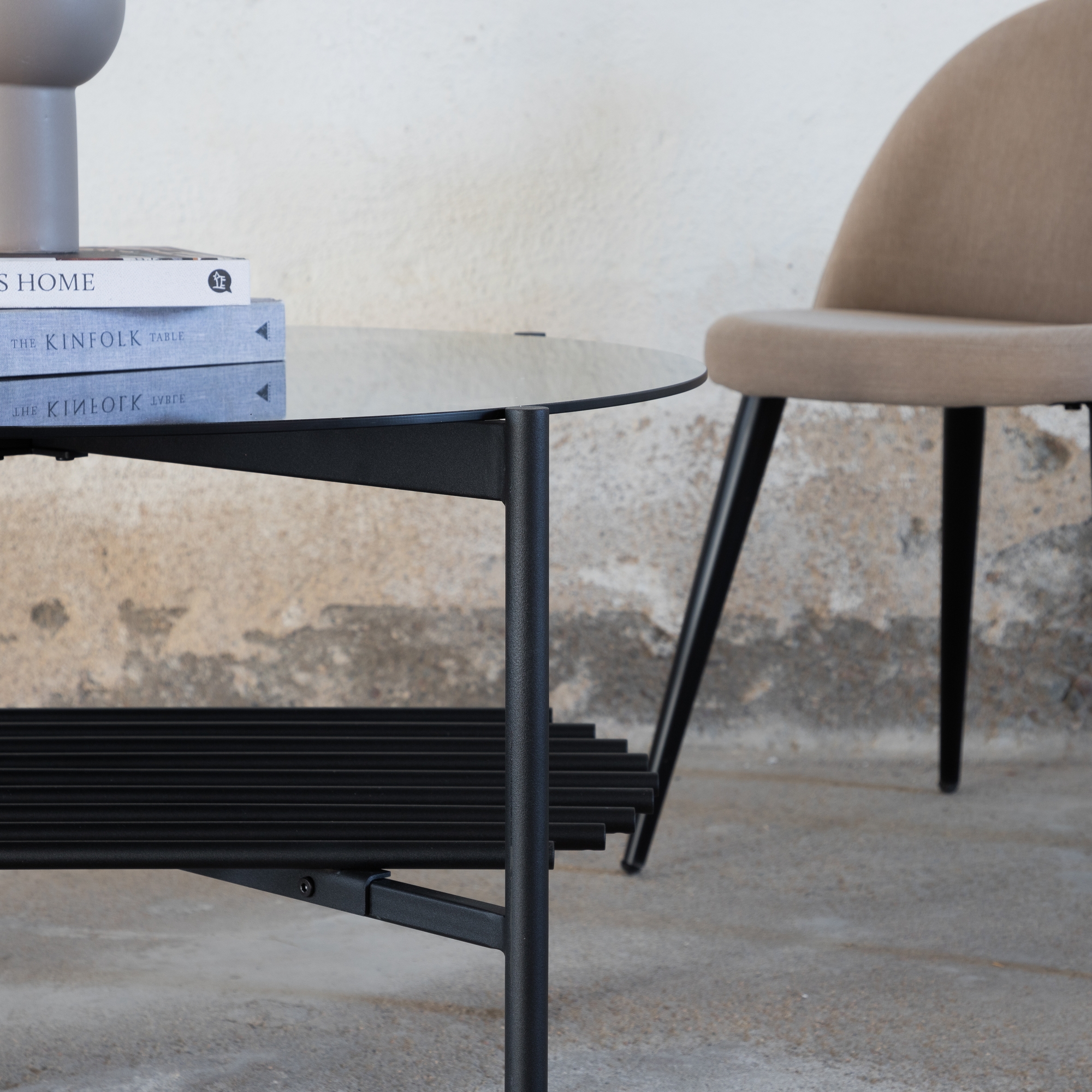 Von Staf Round Sofa Table - black / Black Smoked Glass glass Svart Glas
