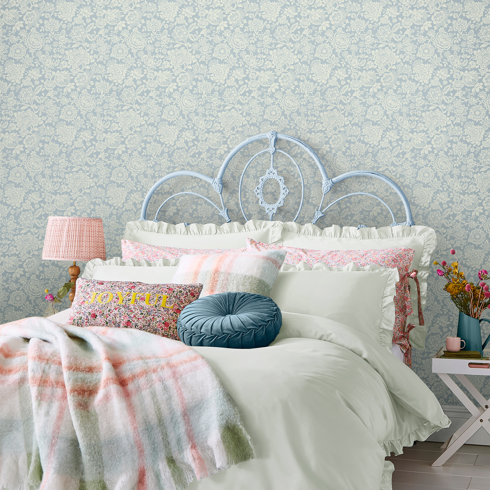 Tapet Laura Ashley Trailing Laurissa Pale Seaspray Blå 121073
