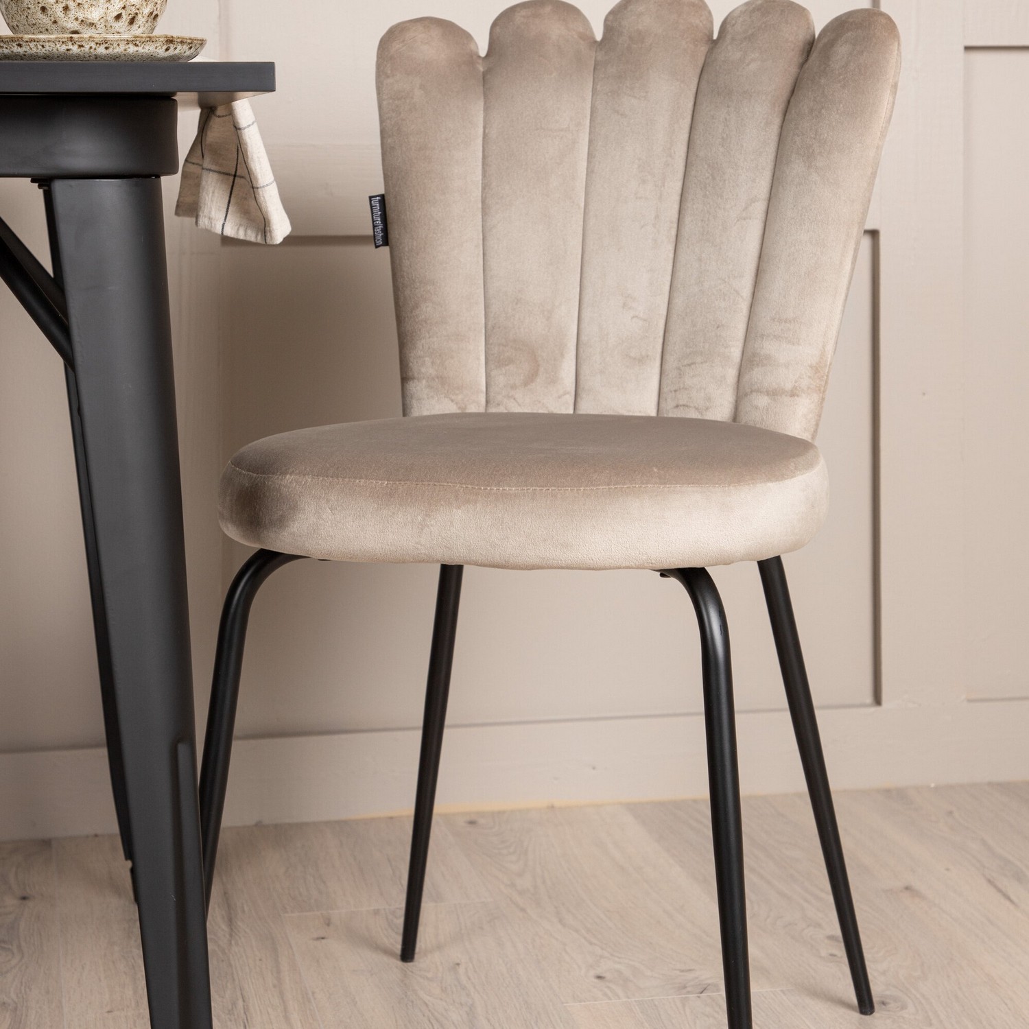 Matgrupp Venture Home Tempe med 2 Limhamn Light Stolar