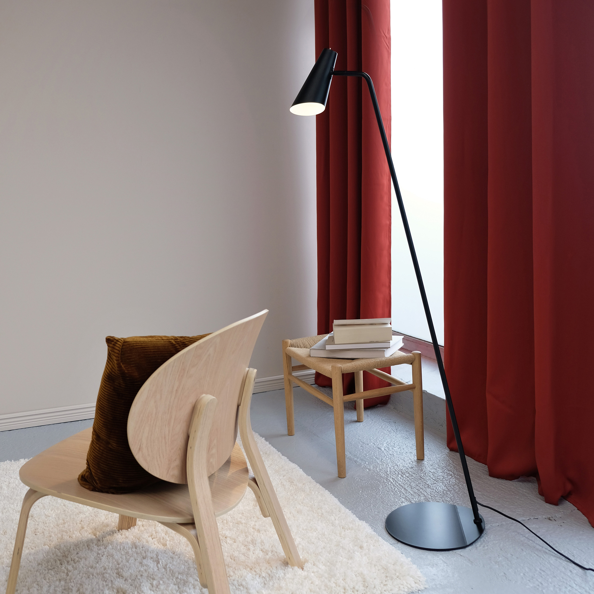 Golvlampa Dyberg Larsen Noa