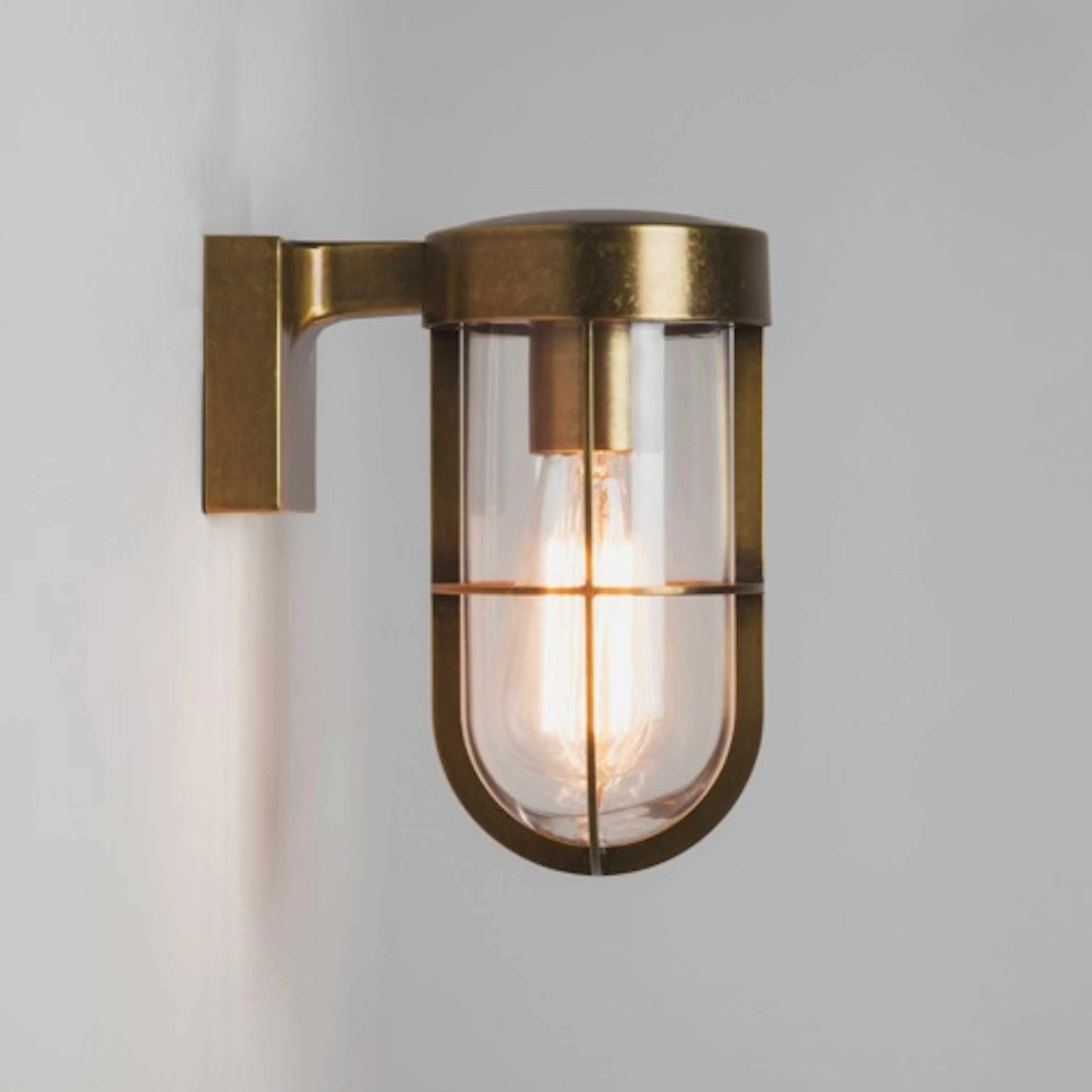 Vägglampa Astro Cabin