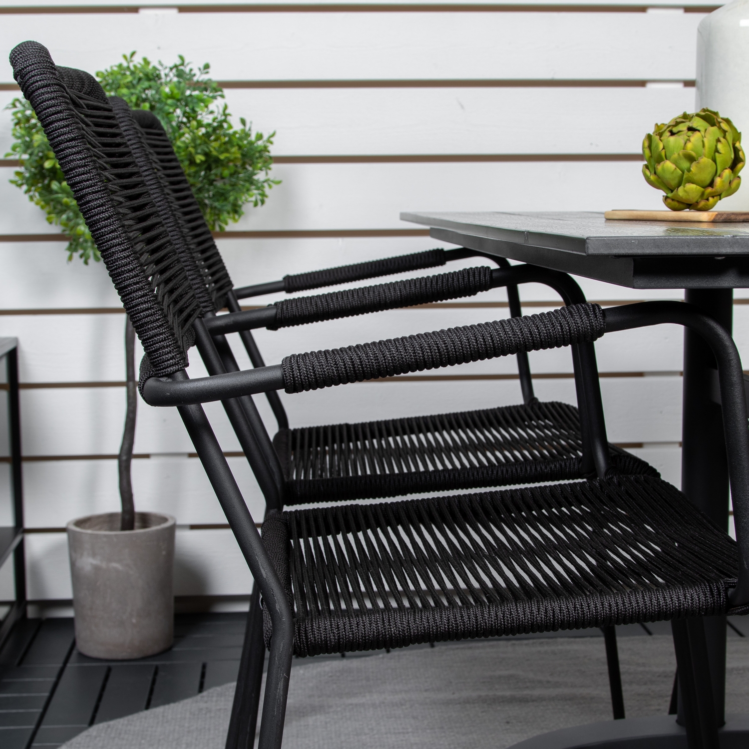 Cafégrupp Venture Home Denzel med 4 Leon Karmstolar