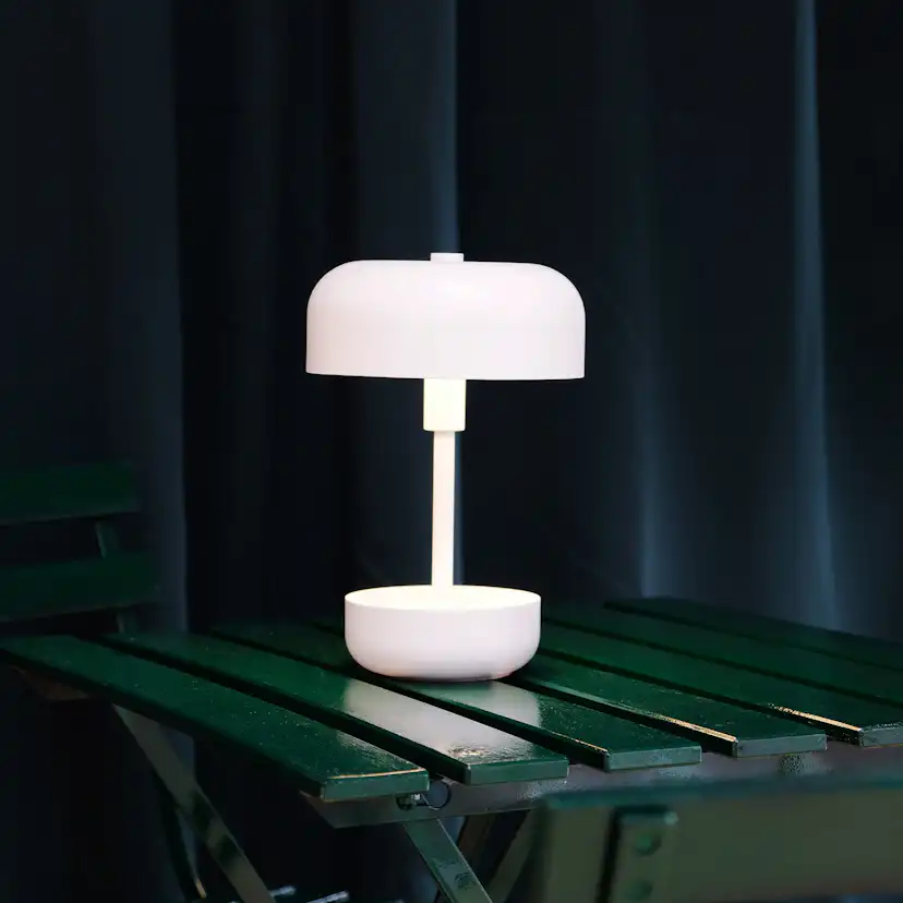 Portabel Bordslampa Dyberg Larsen Haipot LED Uppladdningsbar Vit