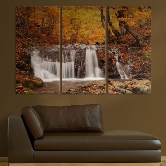 Tavla Arkiio A Waterfall In The Middle Of Fall Trees