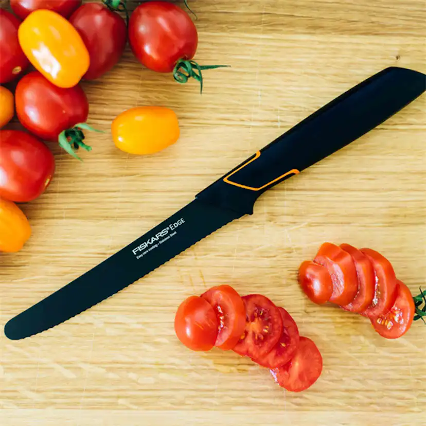 Tomatkniv Fiskars Edge 13 cm Med Tandat Blad