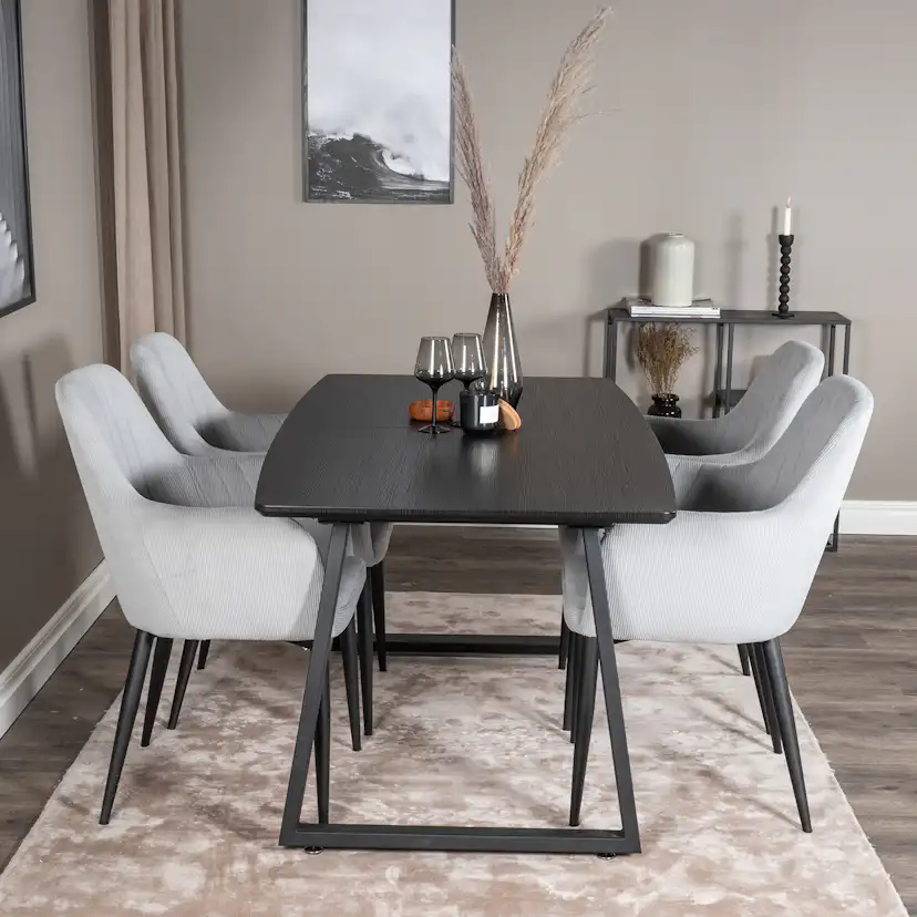Matgrupp Venture Home Ina med 4 Corina Stolar Manchester