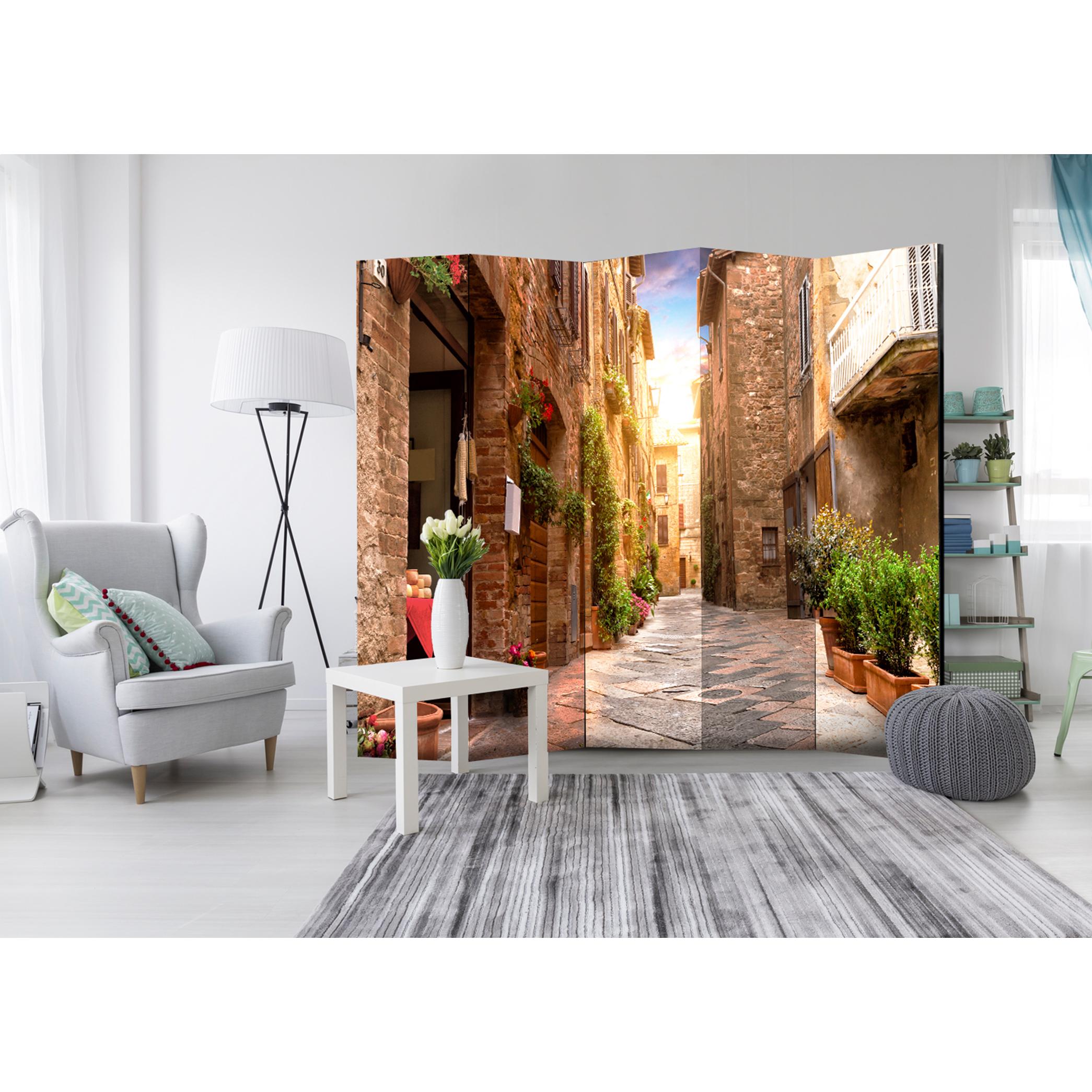 Rumsavdelare Arkiio Colourful Street in Tuscany II 225x172 cm