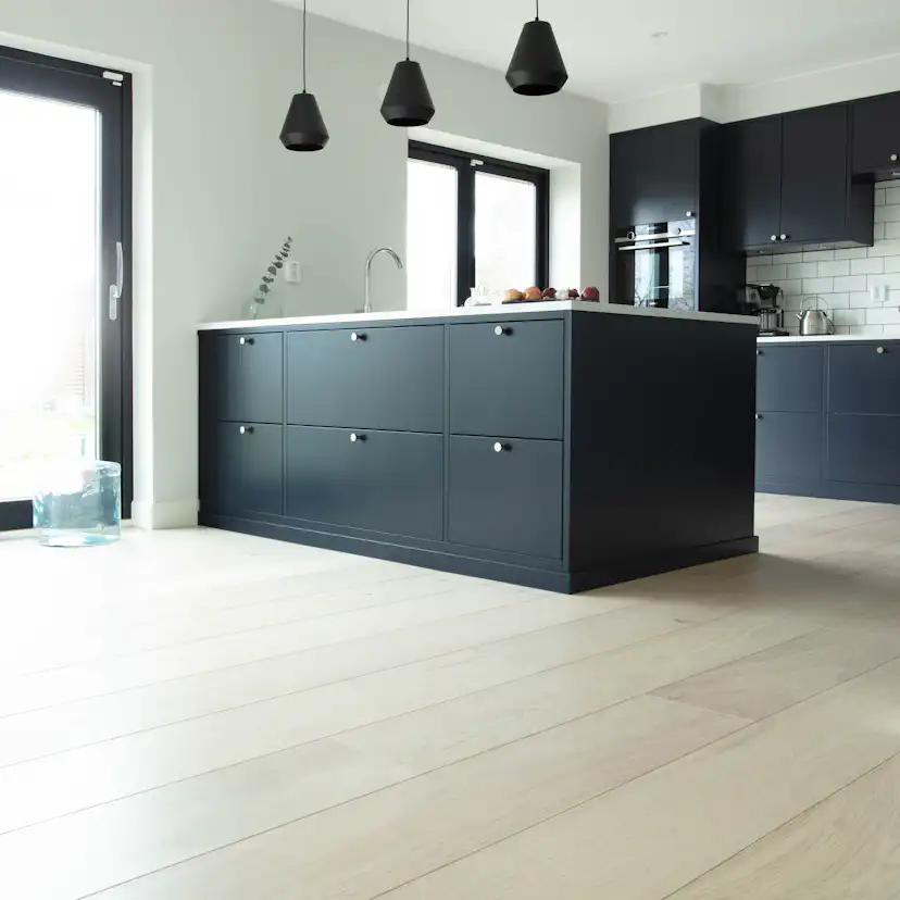 Parkettgolv Nordic Floor Ek Grand Cloud White Mattlackad 1-stav