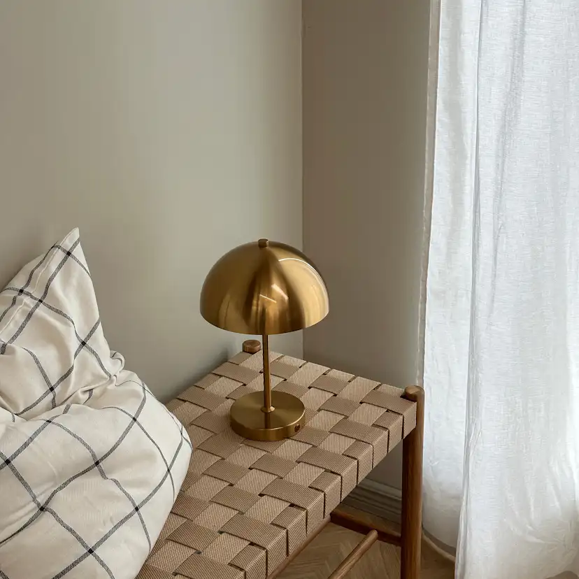 Portabel Bordslampa Dyberg Larsen Stockholm LED Uppladdnings Antikmässing