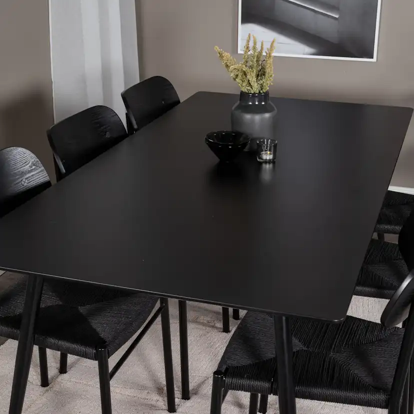 Silar Dining Table - 180 cm - Black Melamine / Black Legs +P Svart