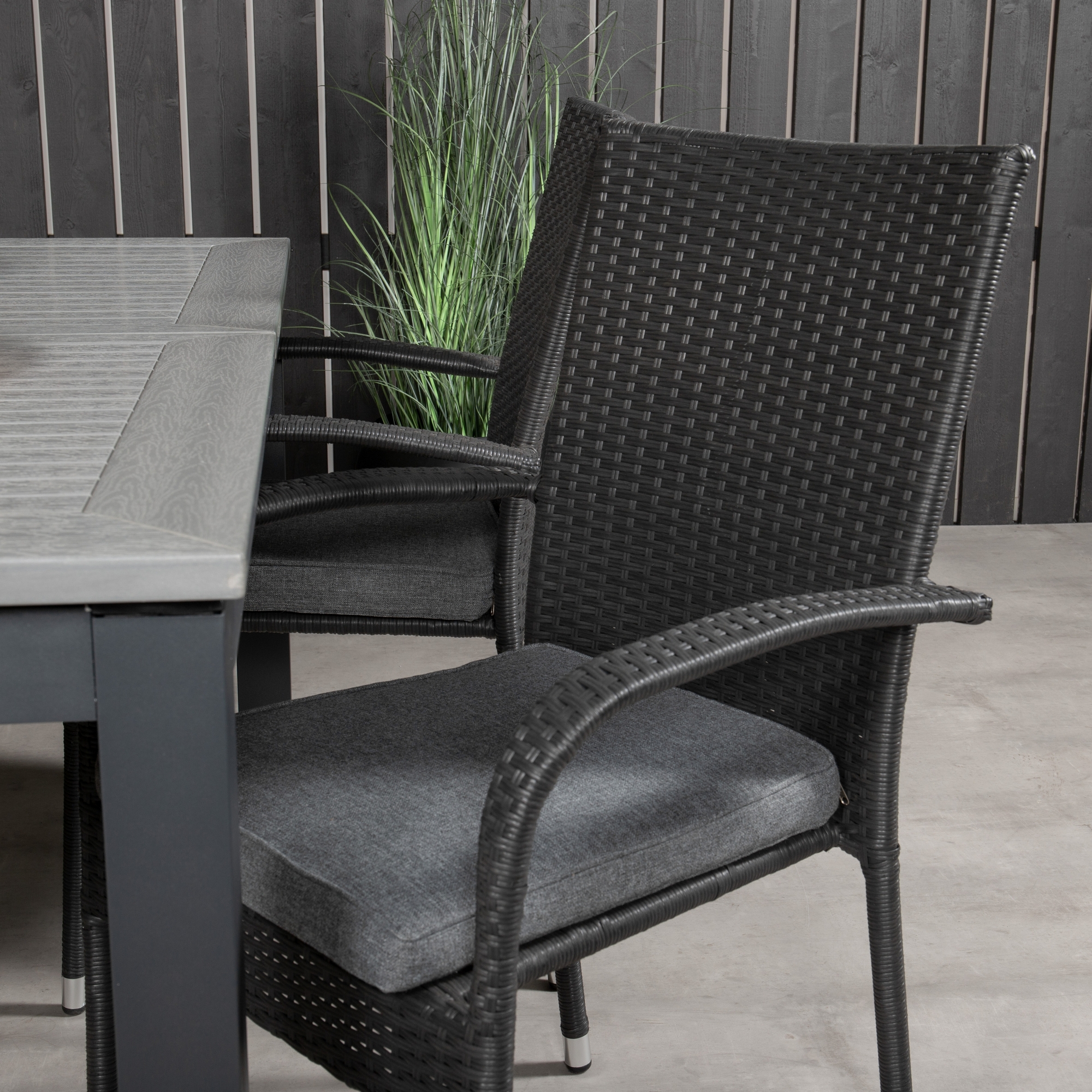 Albany Dining Table 160/240*100 - Svart Alu / Grey Aintwood+ Svart/Grå