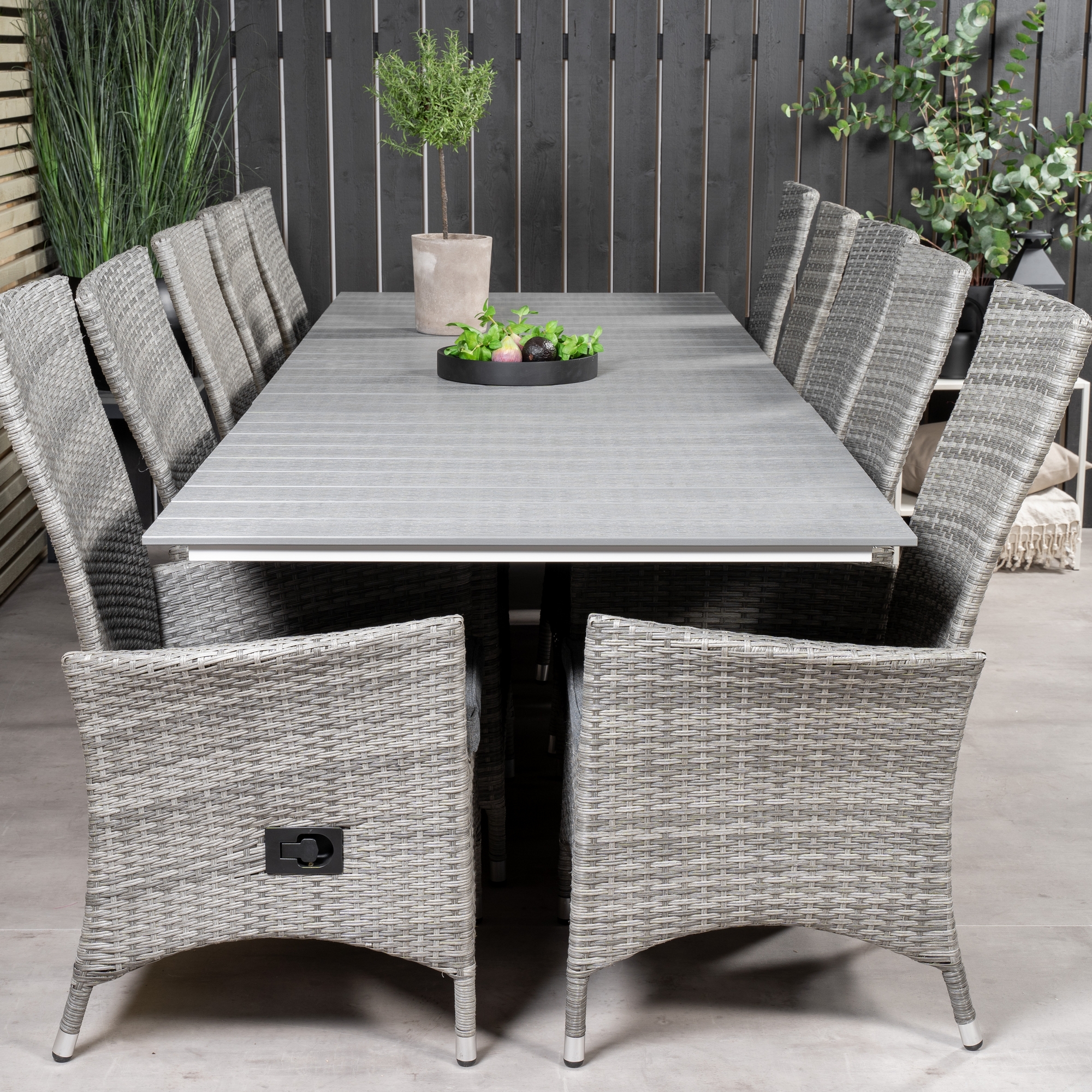 Matgrupp Venture Home Lova 224/324 med 10 Pishi Karmstolar