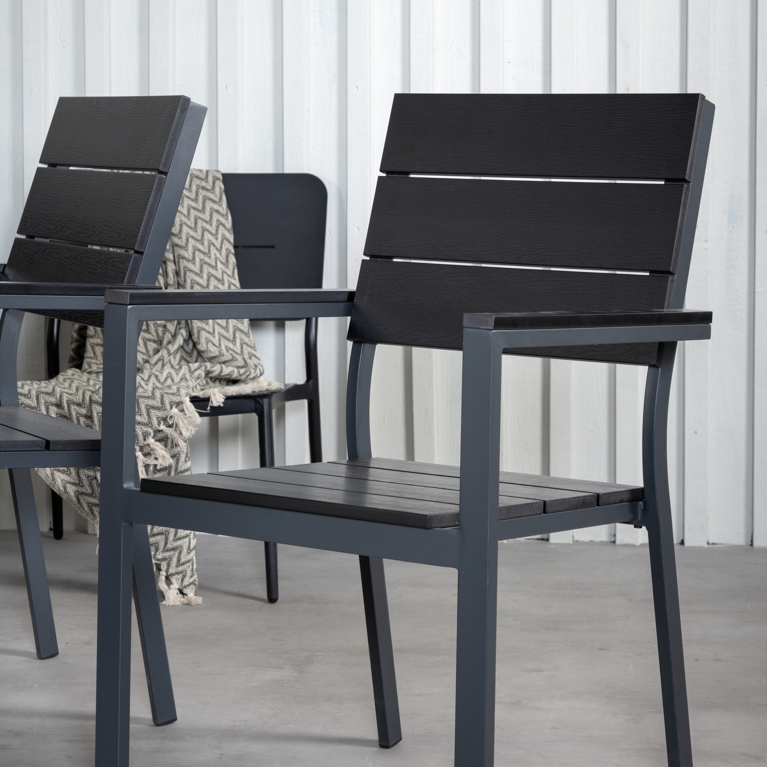 Matgrupp Venture Home Zurc med 6 Lede Stapelbara Matstolar