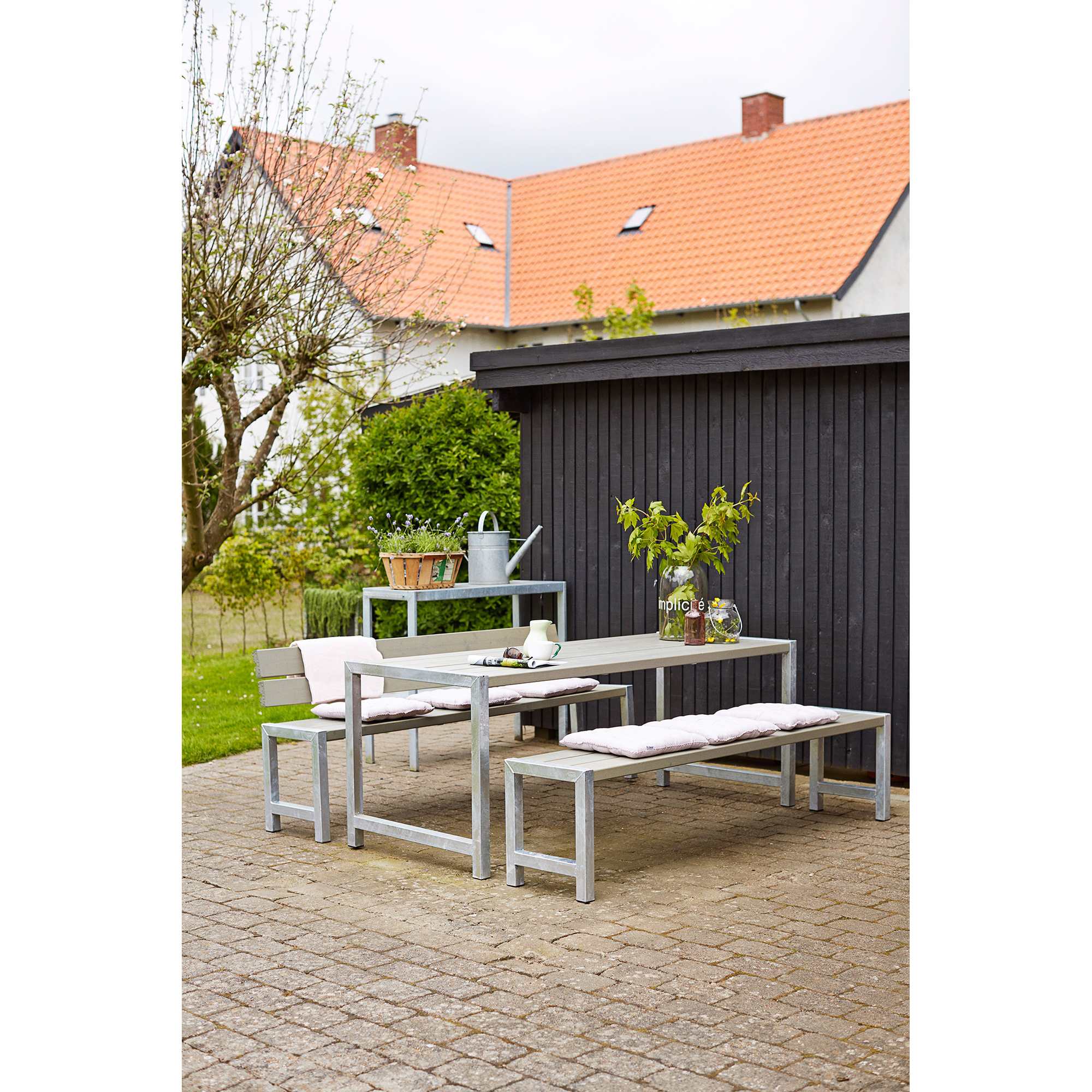 PlanksetBestår av:  Bord og 2 Bänkar + 1 ryggstödTryckimpreg Ryggstöd på en bänk