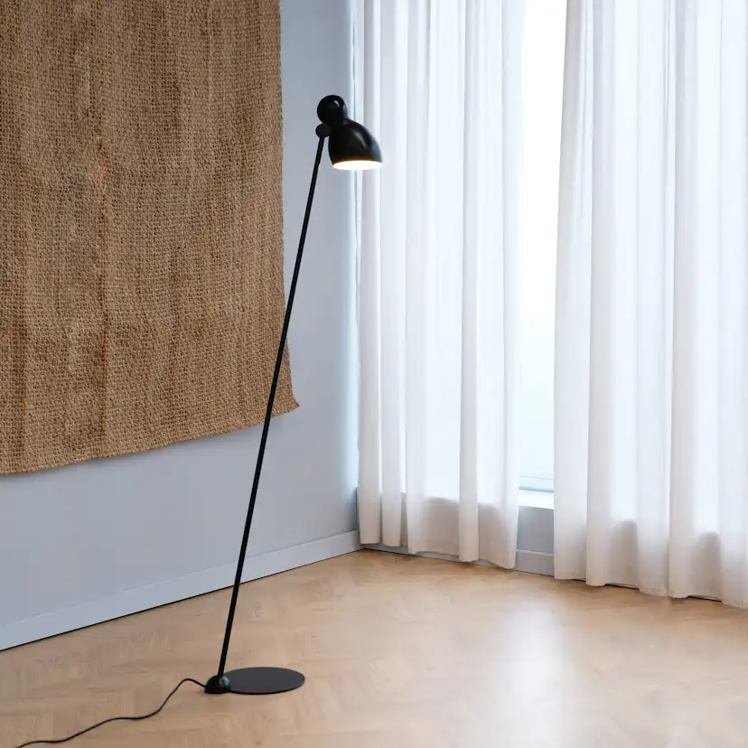 Golvlampa Dyberg Larsen Ludo