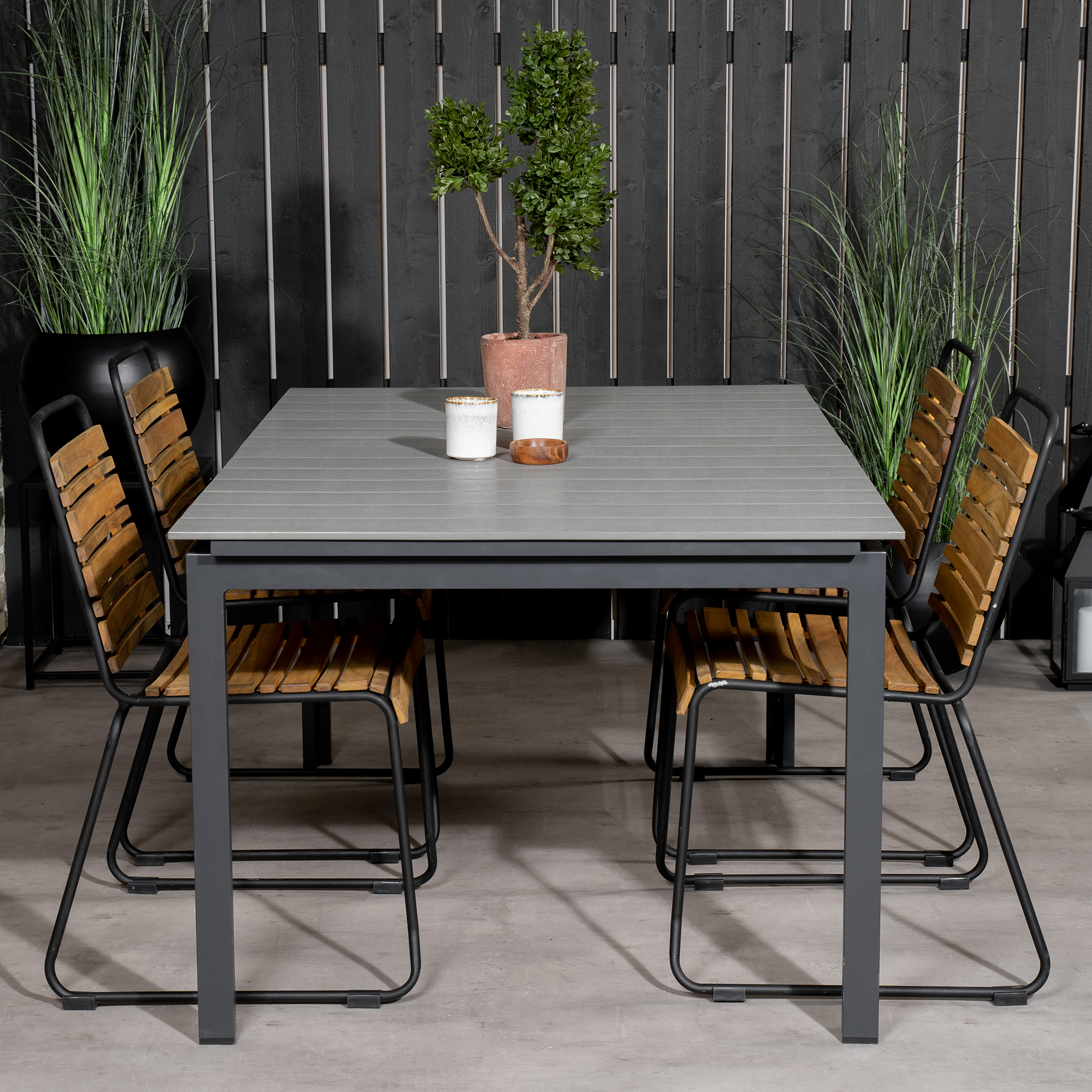 Matgrupp Venture Home Lova 160/240 med 4 Berfin Matstolar