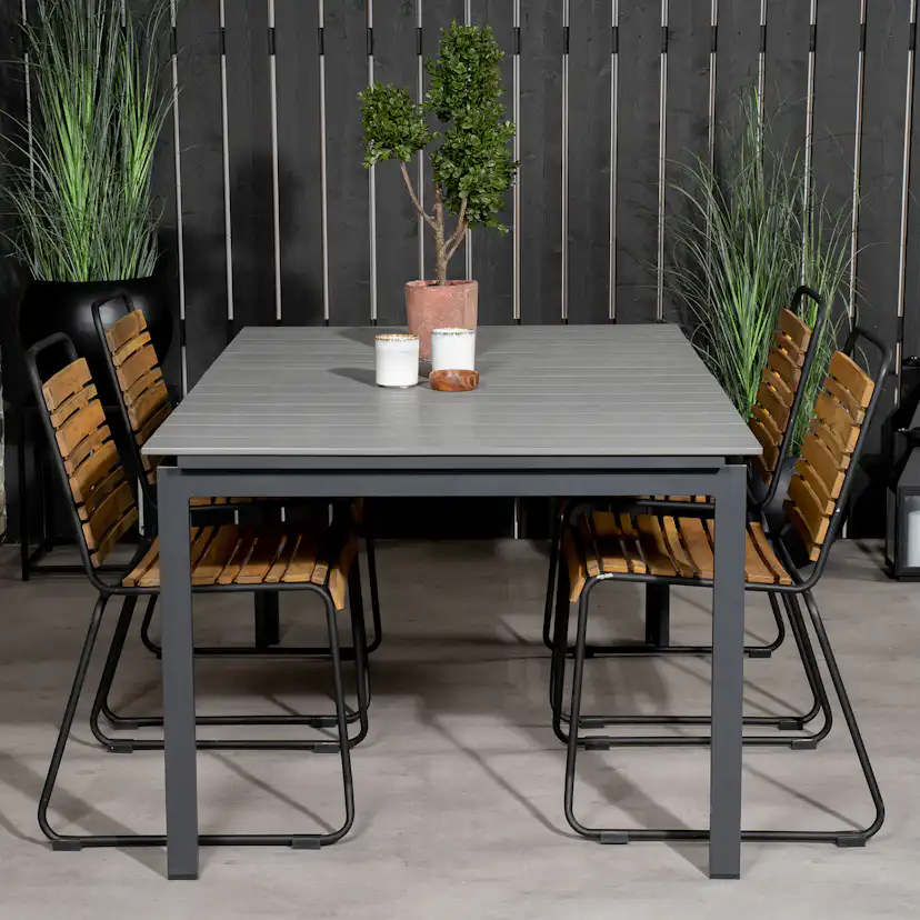 Matgrupp Venture Home Lova 160/240 med 4 Berfin Matstolar