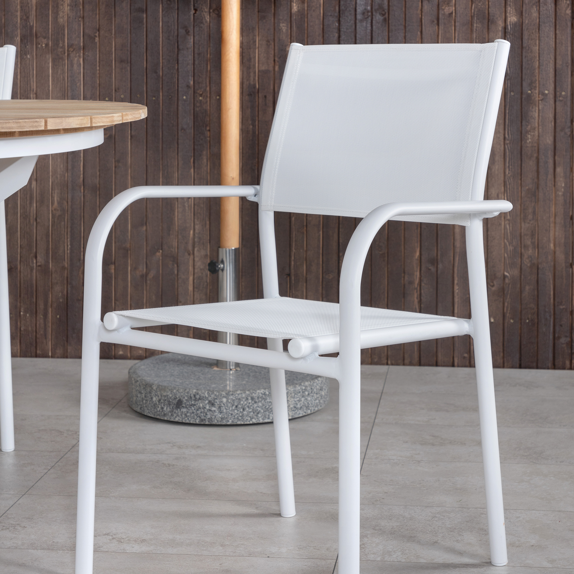 Matgrupp Venture Home Mendi Rund med 4 Sami Stolar