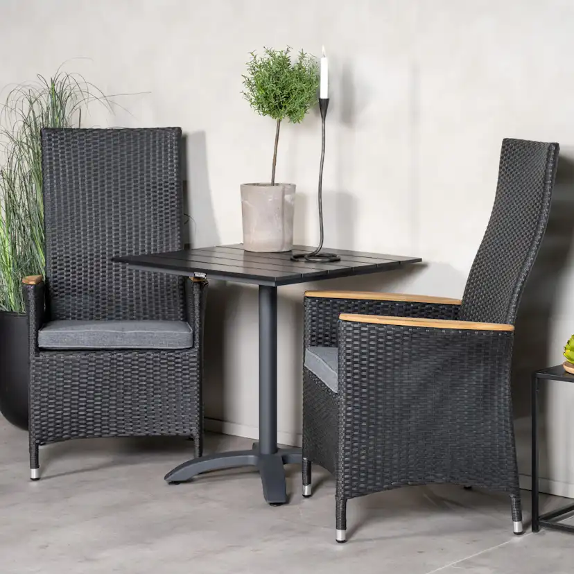 Cafégrupp Venture Home Canucks med 2 Pishi Matstolar