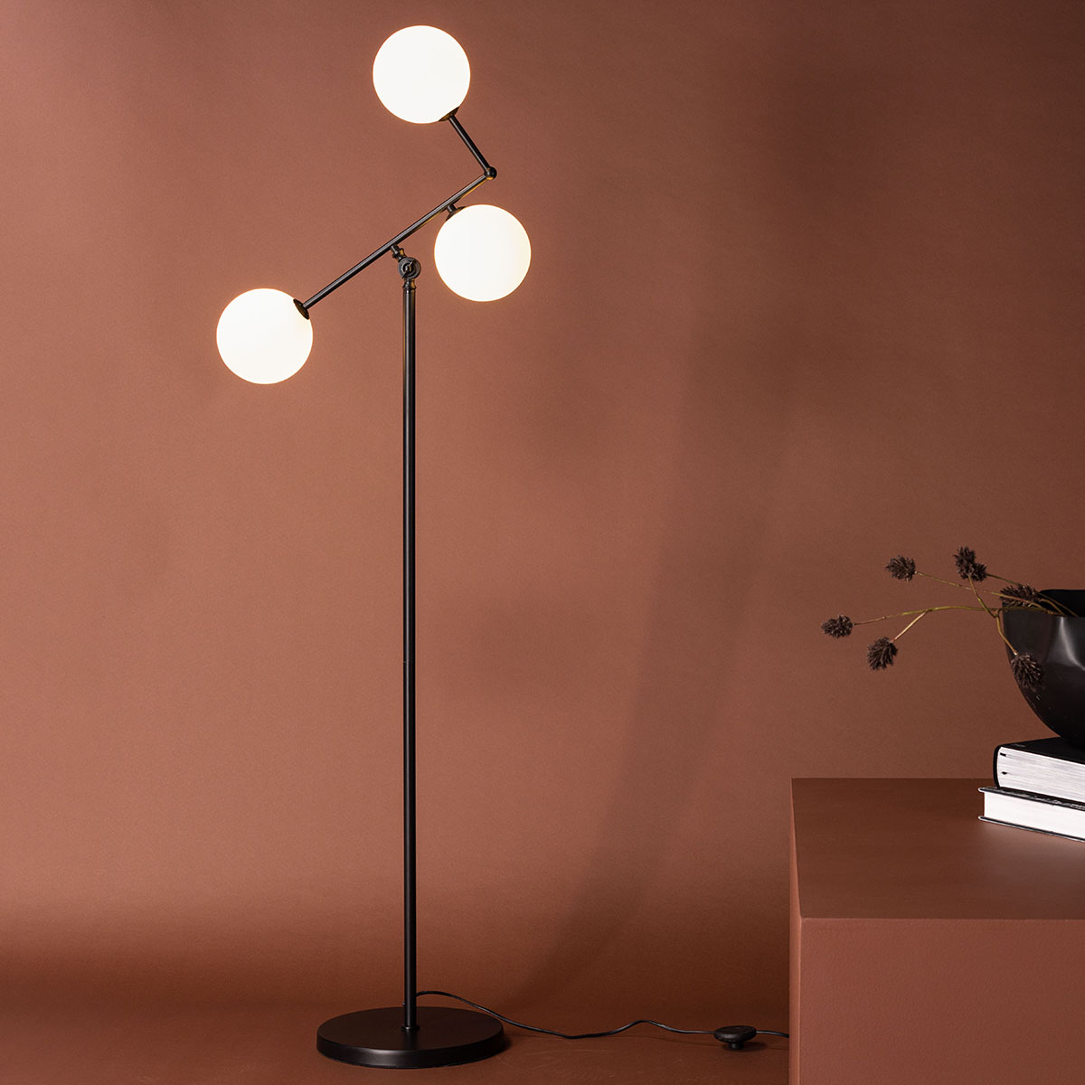 Golvlampa Venture Home Marsan