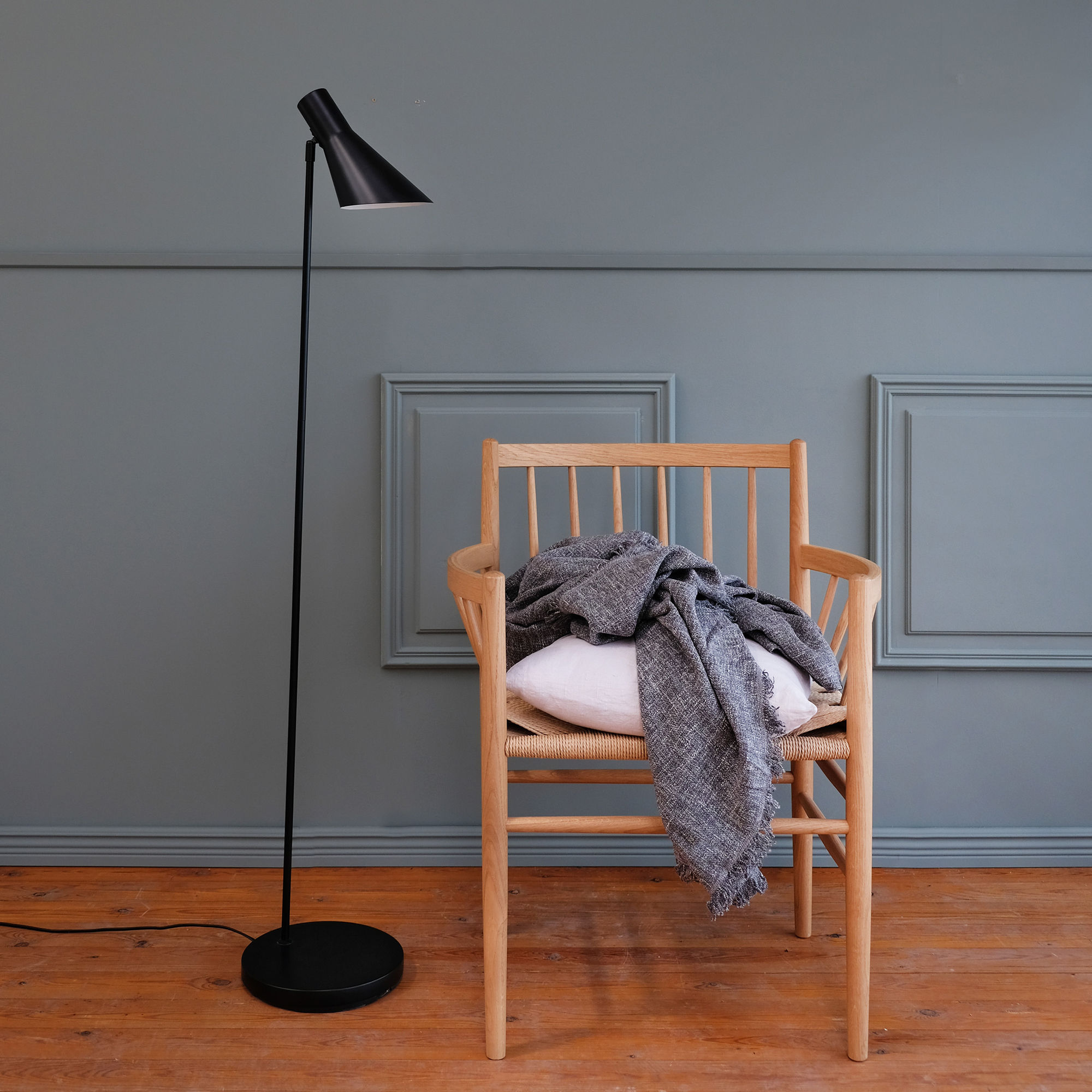 Golvlampa Dyberg Larsen Denver