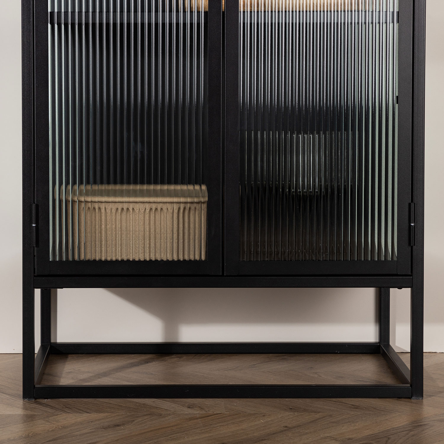 Vitrinskåp Venture Home Garis Svart Stål 160cm