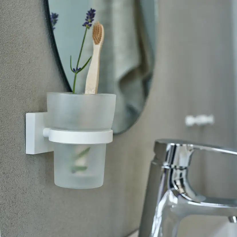 HOUSE HÅLLARE MED FROSTAT TANDBORSTGLAS, MATT VIT Vit