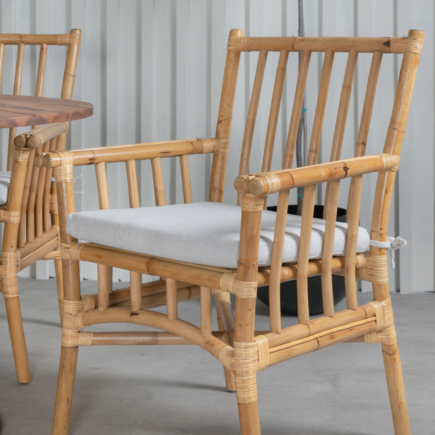 Matgrupp Venture Home Canne med 4 Cave Karmstolar