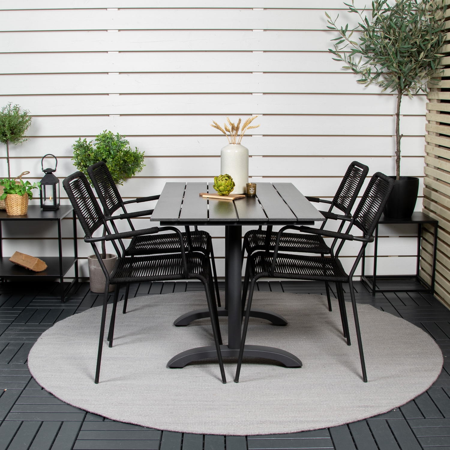 Cafégrupp Venture Home Denzel med 4 Leon Karmstolar