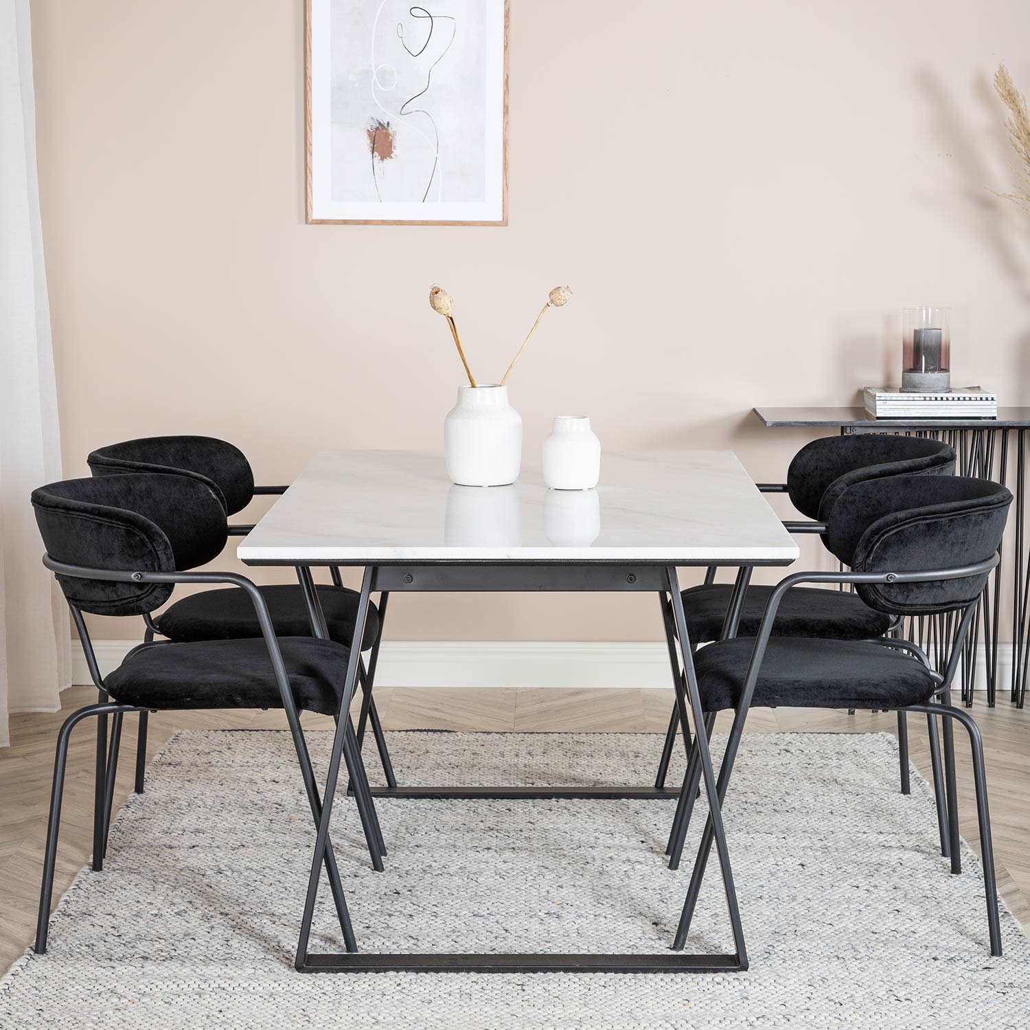 Matgrupp Venture Home Estelle 140 med 4 Aris Stolar