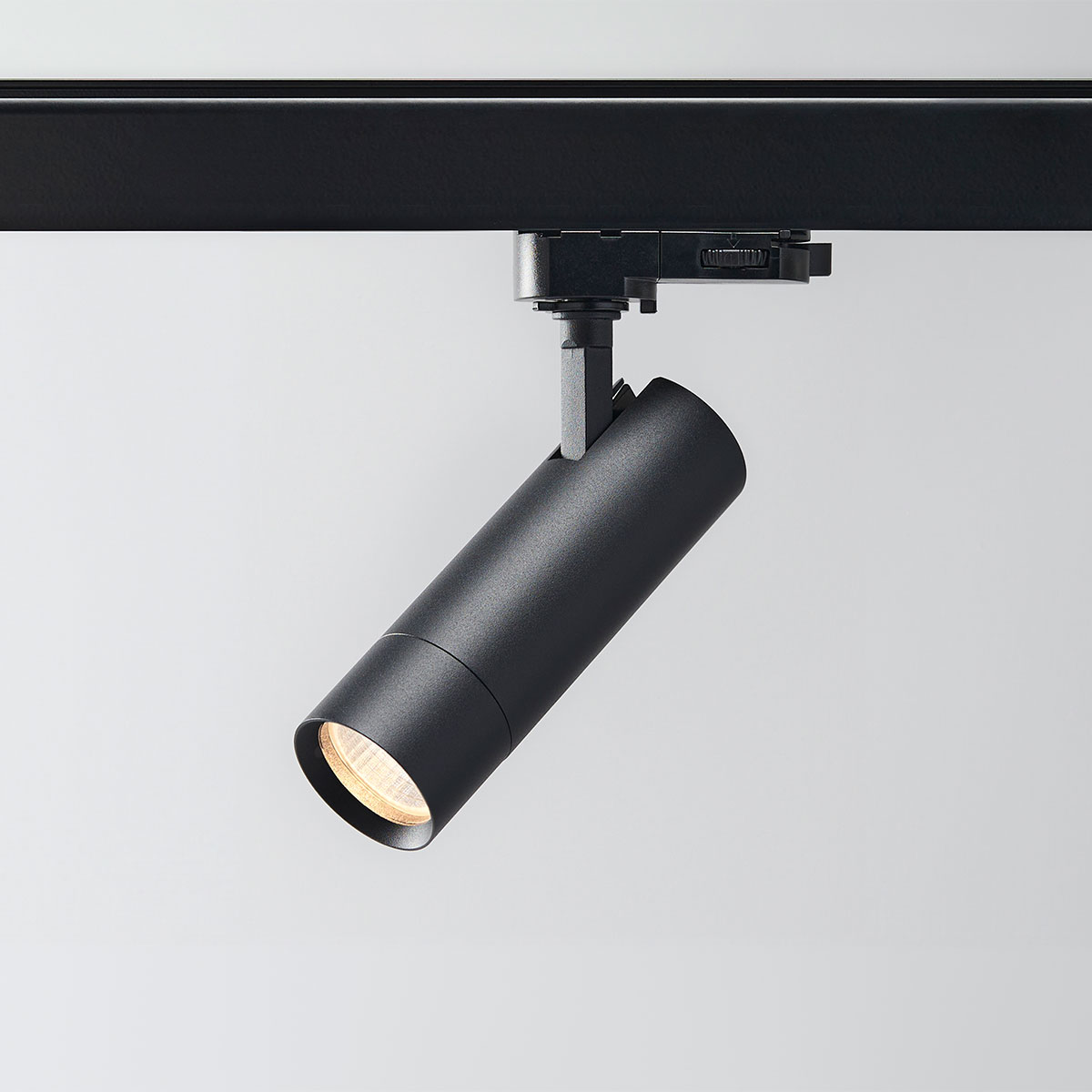 SPOTL 5,4W 390LM 27/3K 36° SV OPTIC TRACK XXS 3-FAS Svart