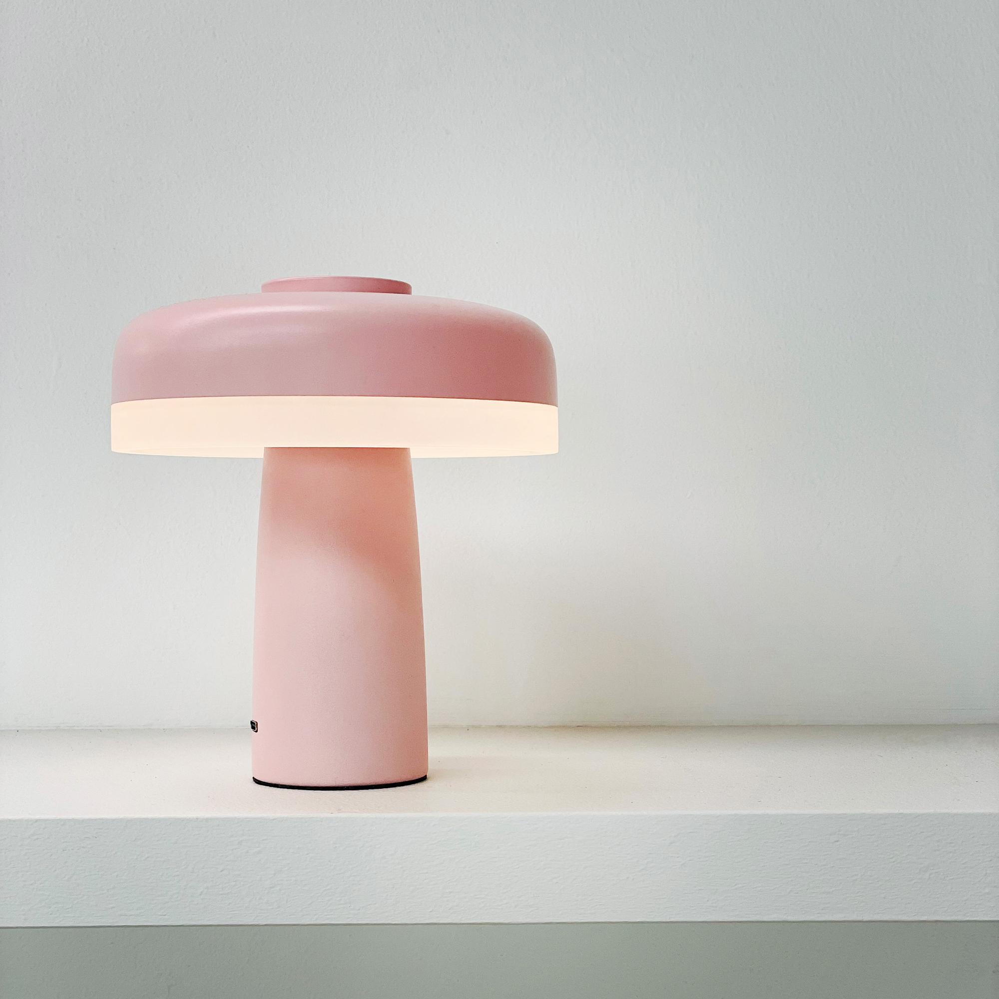 Portabel Bordslampa Dyberg Larsen Porter LED Uppladdningsbar Rosa
