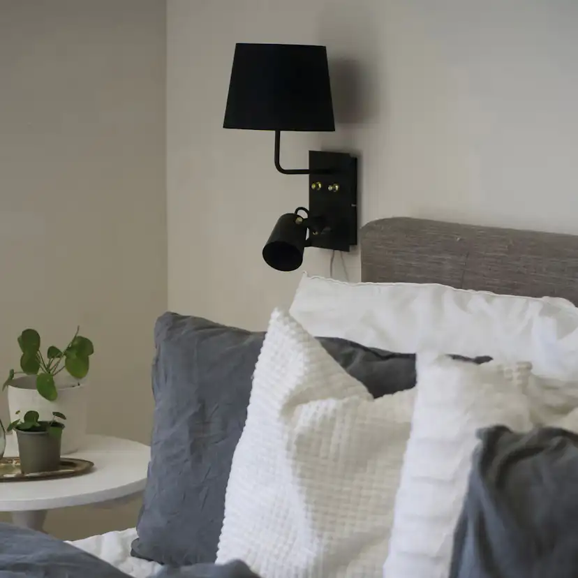 METZ vägglampa med tygskärm, svart/matt mässing Svart/Matt Mässing