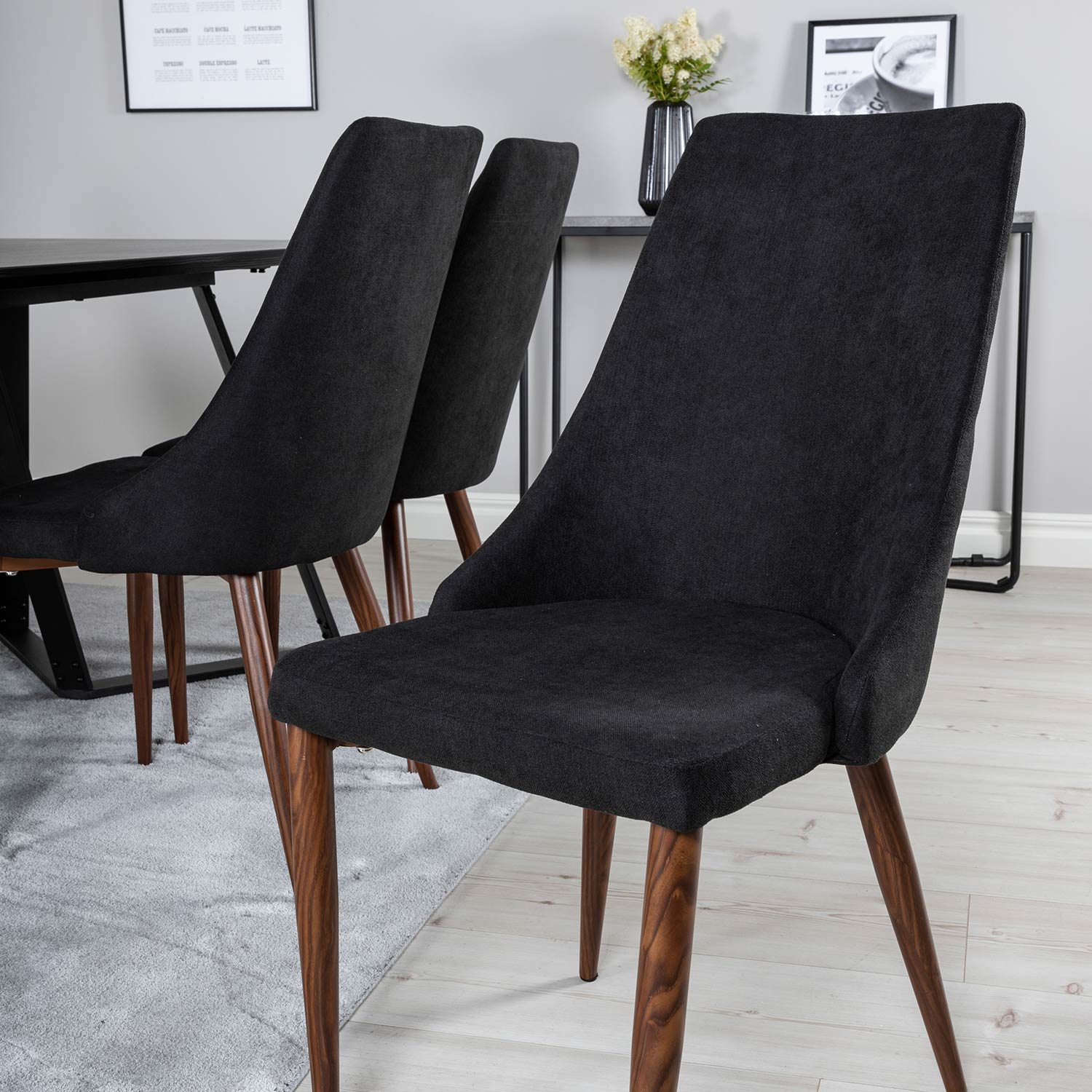 Marina Table - Black top /Leone Chair - Black Fabric_6 Svart/Svart/Valnöt