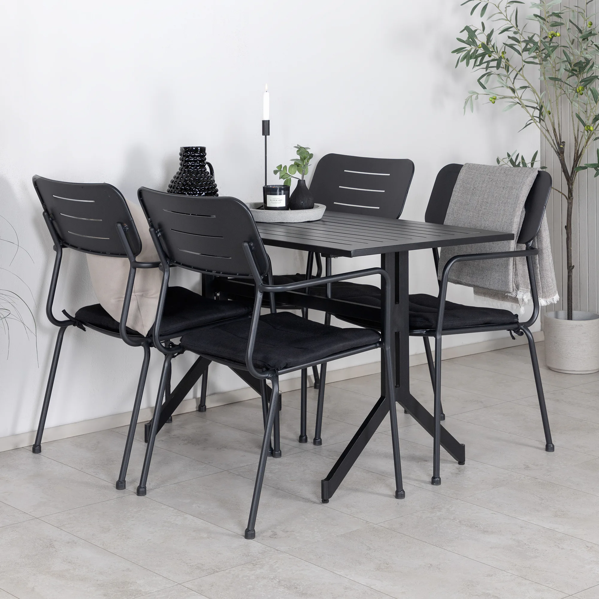 Cafégrupp Venture Home Wella med 4 Nemo Matstolar