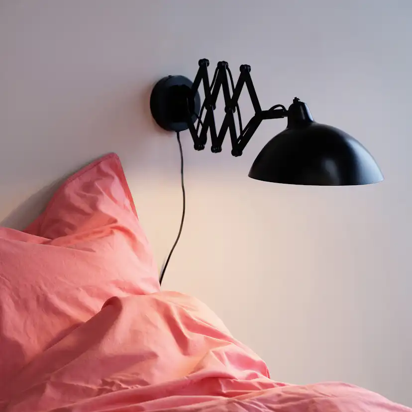 Vägglampa Dyberg Larsen Futura med Vikarm