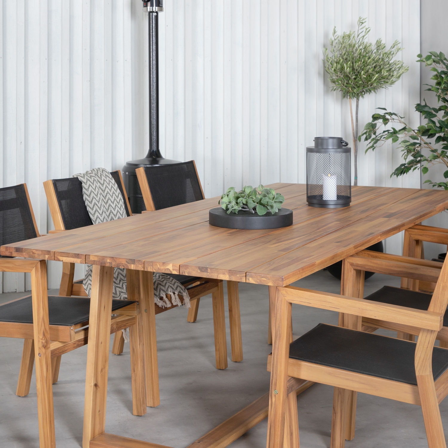 Matgrupp Venture Home Plarra med 6 Vum Stapelbara Matstolar
