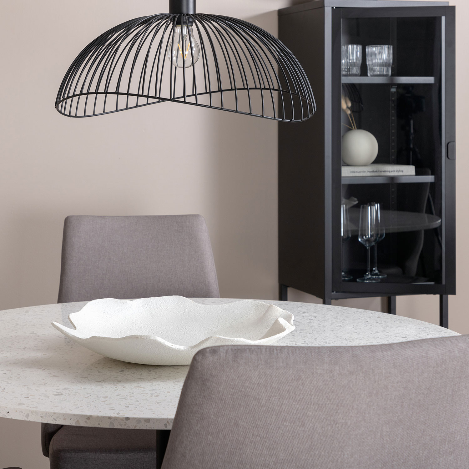 Matgrupp Venture Home Razzia med 4 Leone stolar