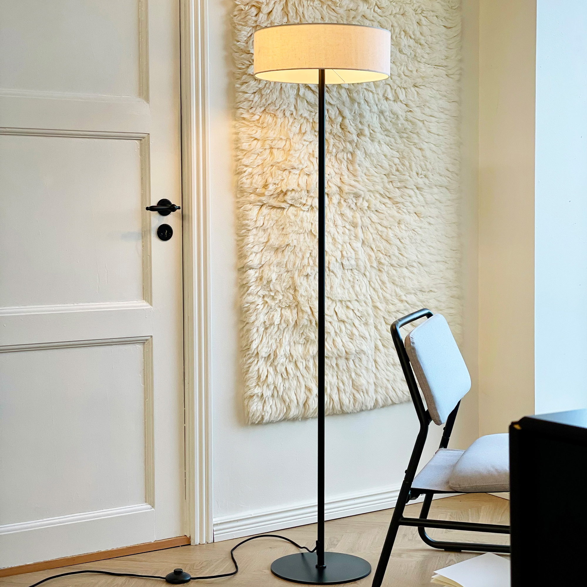 Golvlampa Dyberg Larsen Calix