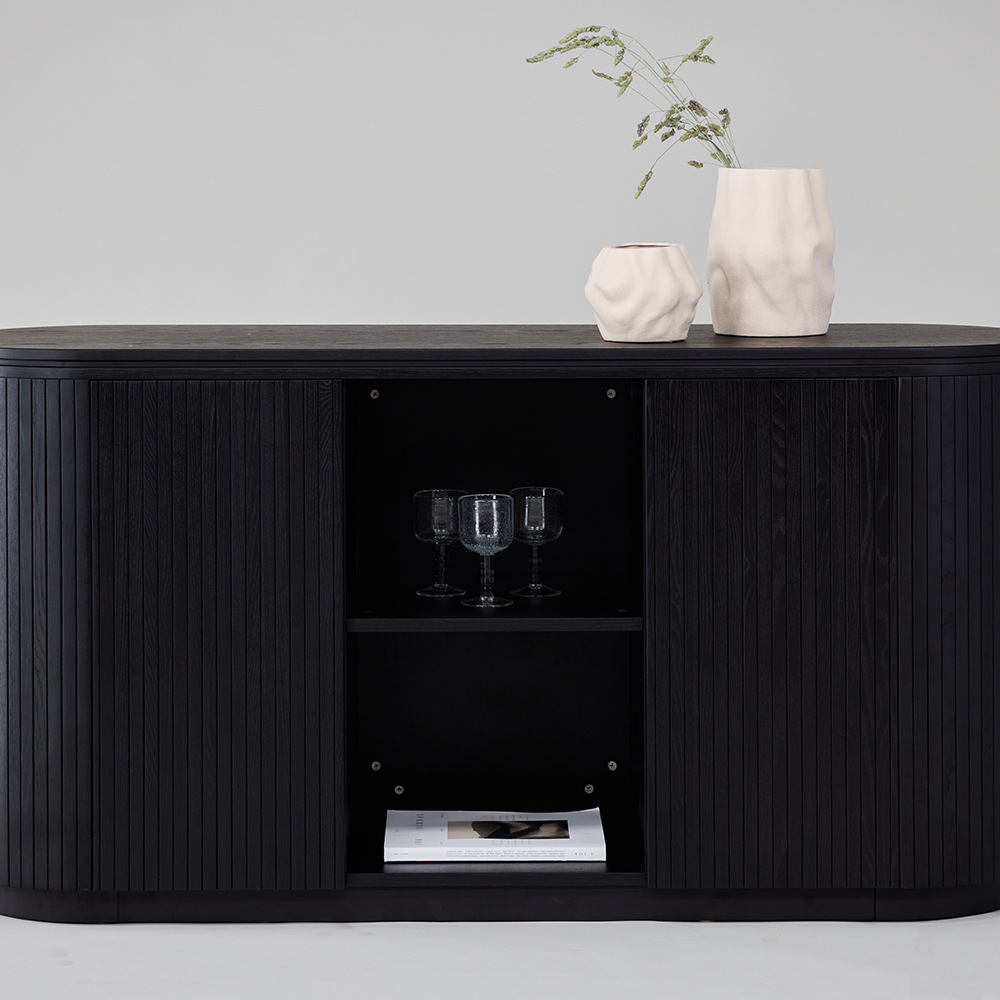 Sidobord Vind Fjällbacka Svart Ovalt Bord med Skåp i Ek med Fanér 160cm