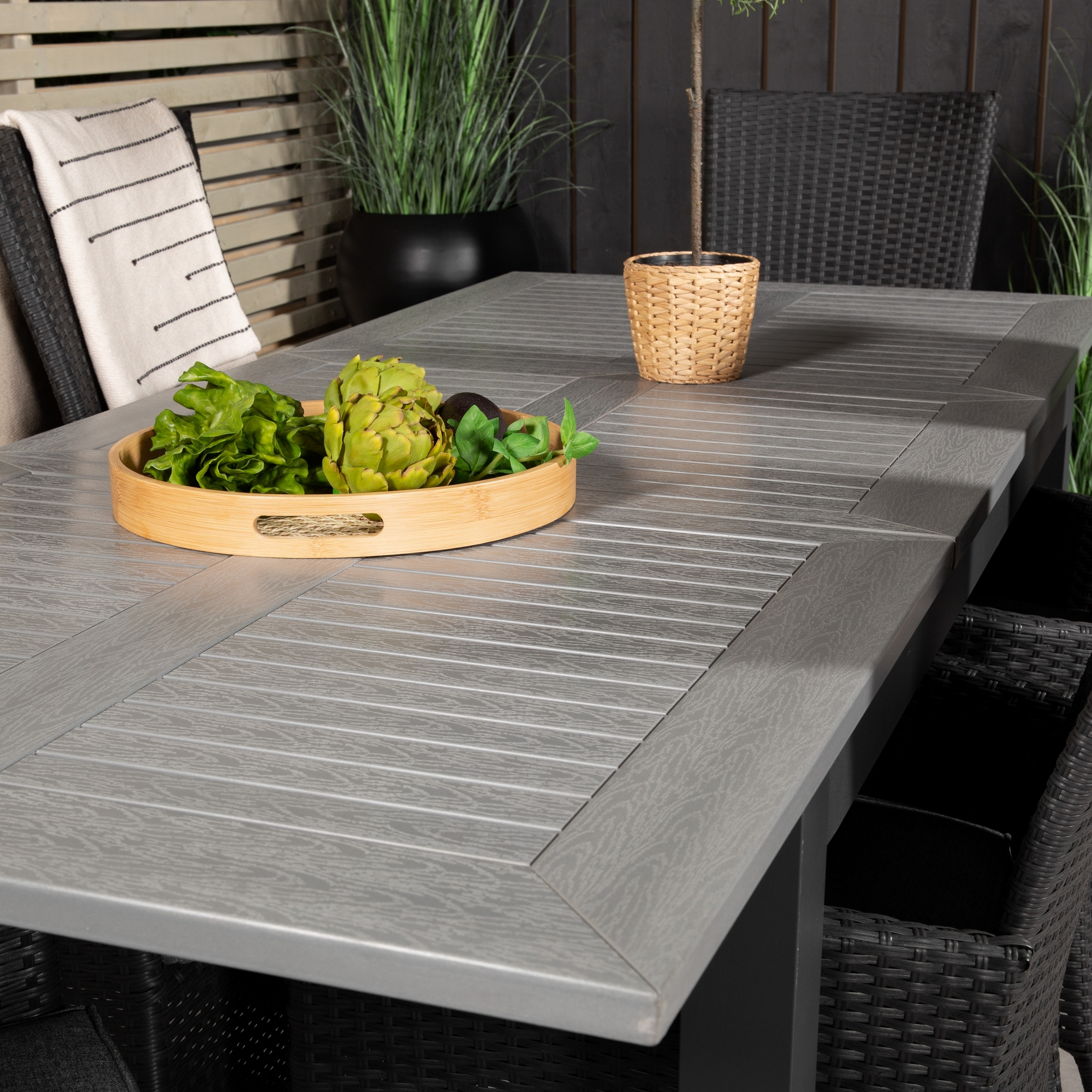 Albany Dining Table 160/240*100 - Svart Alu / Grey Aintwood+ Svart/Grå
