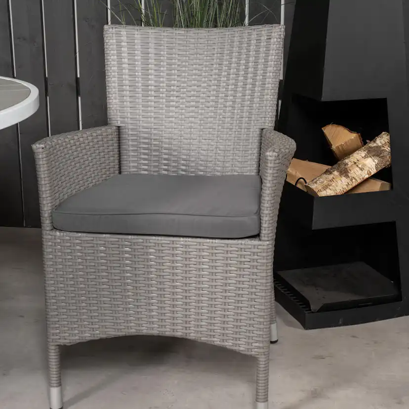 Matgrupp Venture Home Pincy Ø 140 med 4 Kalle Matstolar