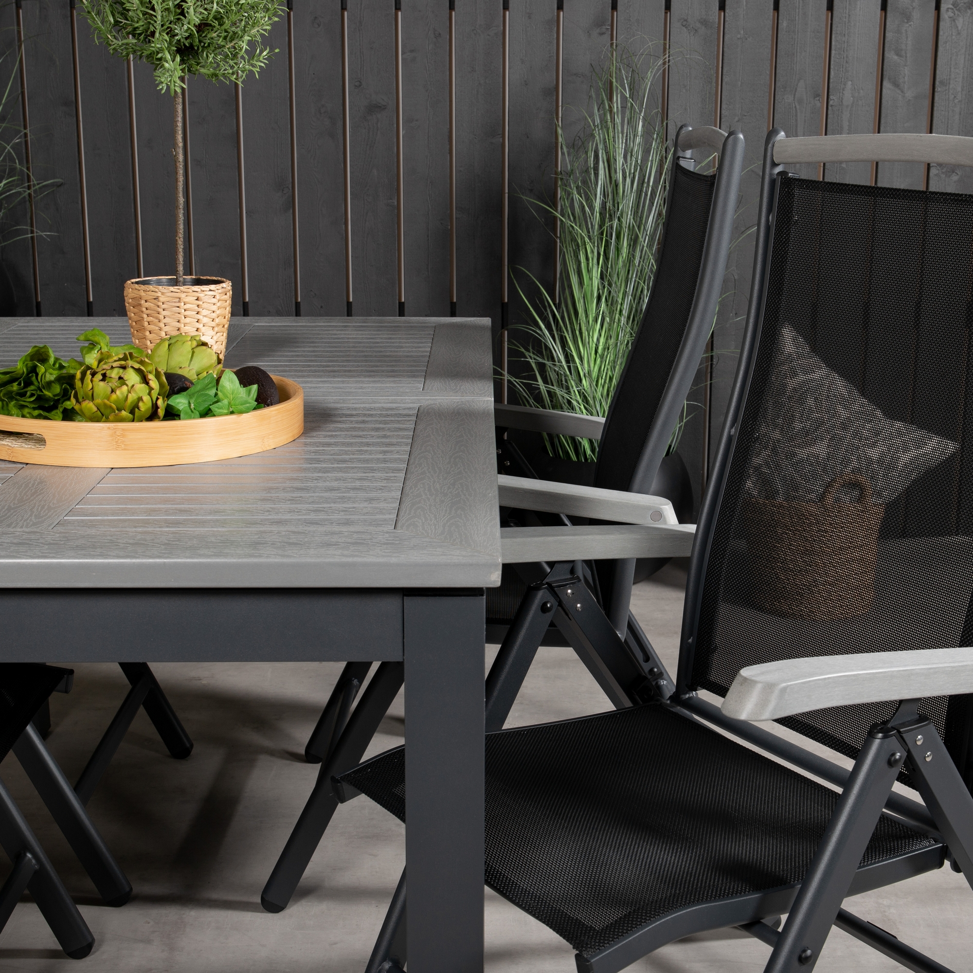 Albany Dining Table 160/240*100 - Svart Alu / Grey Aintwood+ Svart/Grå