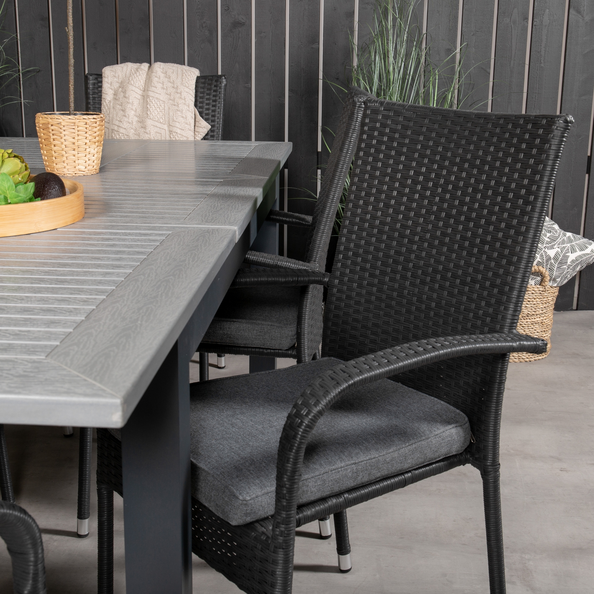 Albany Dining Table 160/240*100 - Svart Alu / Grey Aintwood+ Svart/Grå