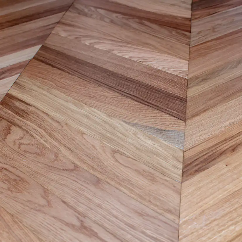 Fiskbensparkett Nordic Floor Ek 1-Stav Chevron Natural 45°