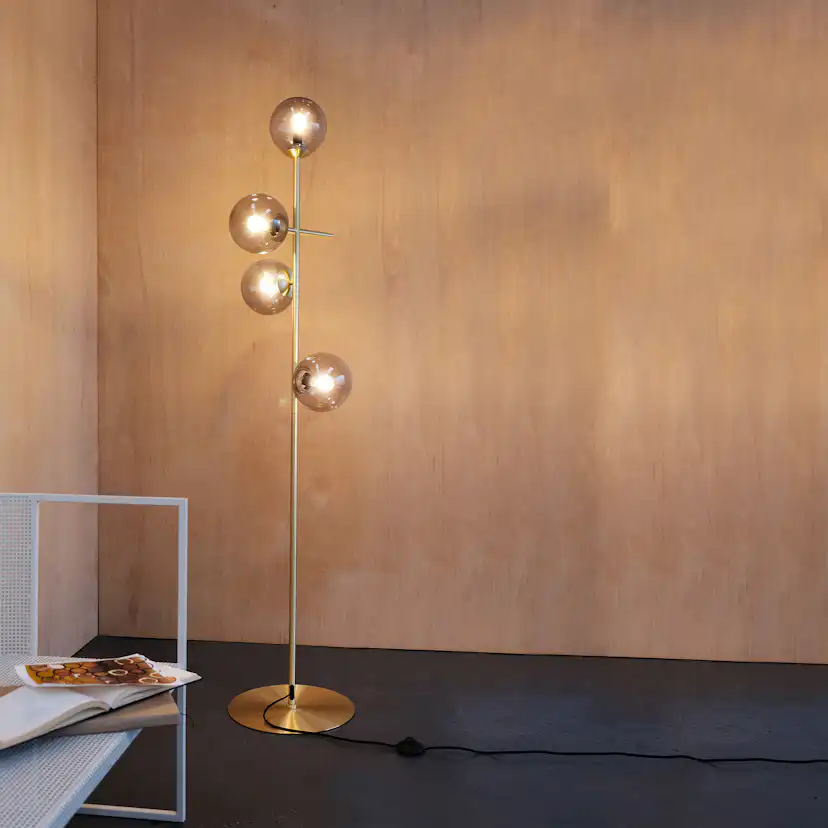 Golvlampa Dyberg Larsen Como