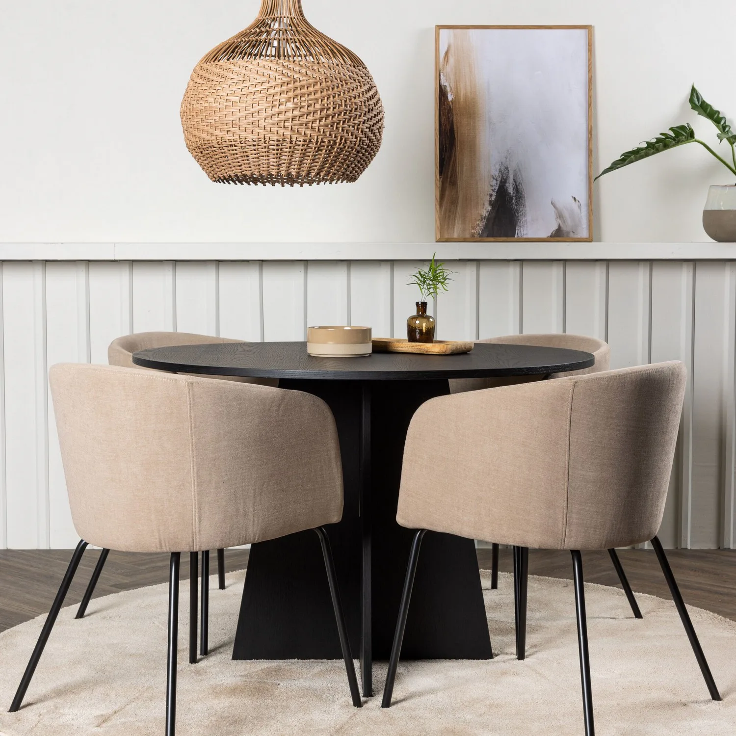 Matgrupp Venture Home Bootcut Ø110 cm med 4 Berit Stolar