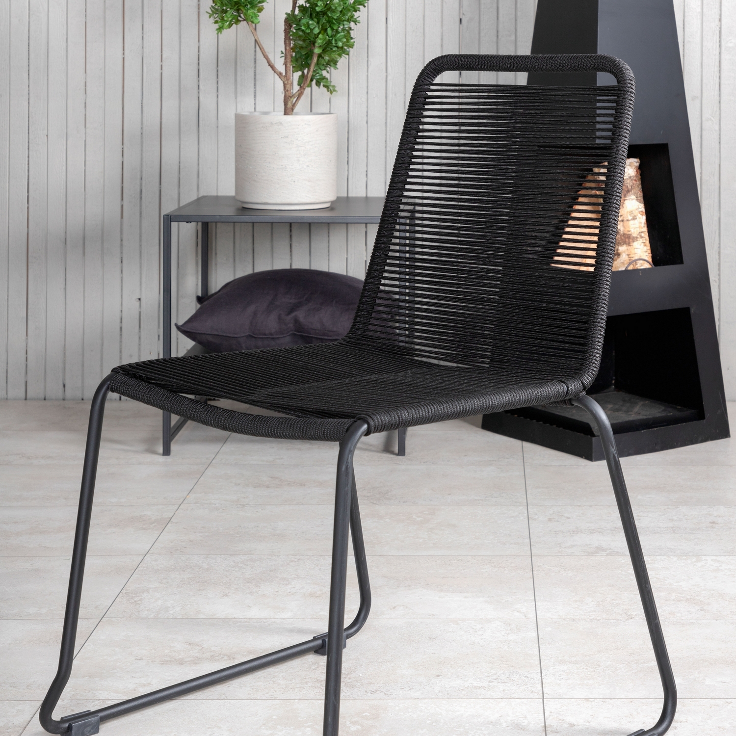 Matgrupp Venture Home Peoria med 6 Leon Stapelbara Matstolar